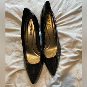 Faux Pattent Leather 11W pumps